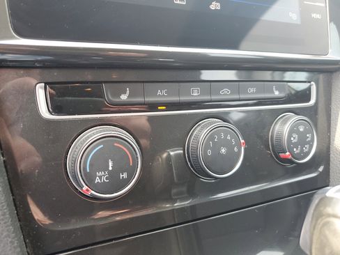 Used 2019 Volkswagen Golf SE w/ Driver Assistance Package FWD image 18
