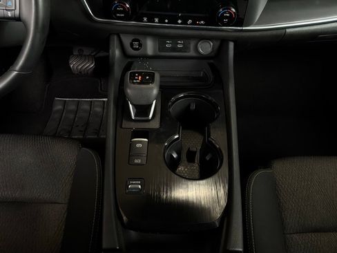 Used 2025 Nissan Rogue SV FWD image 15