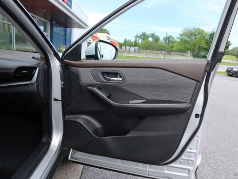 Used 2021 Nissan Rogue SV AWD/4WD image 22