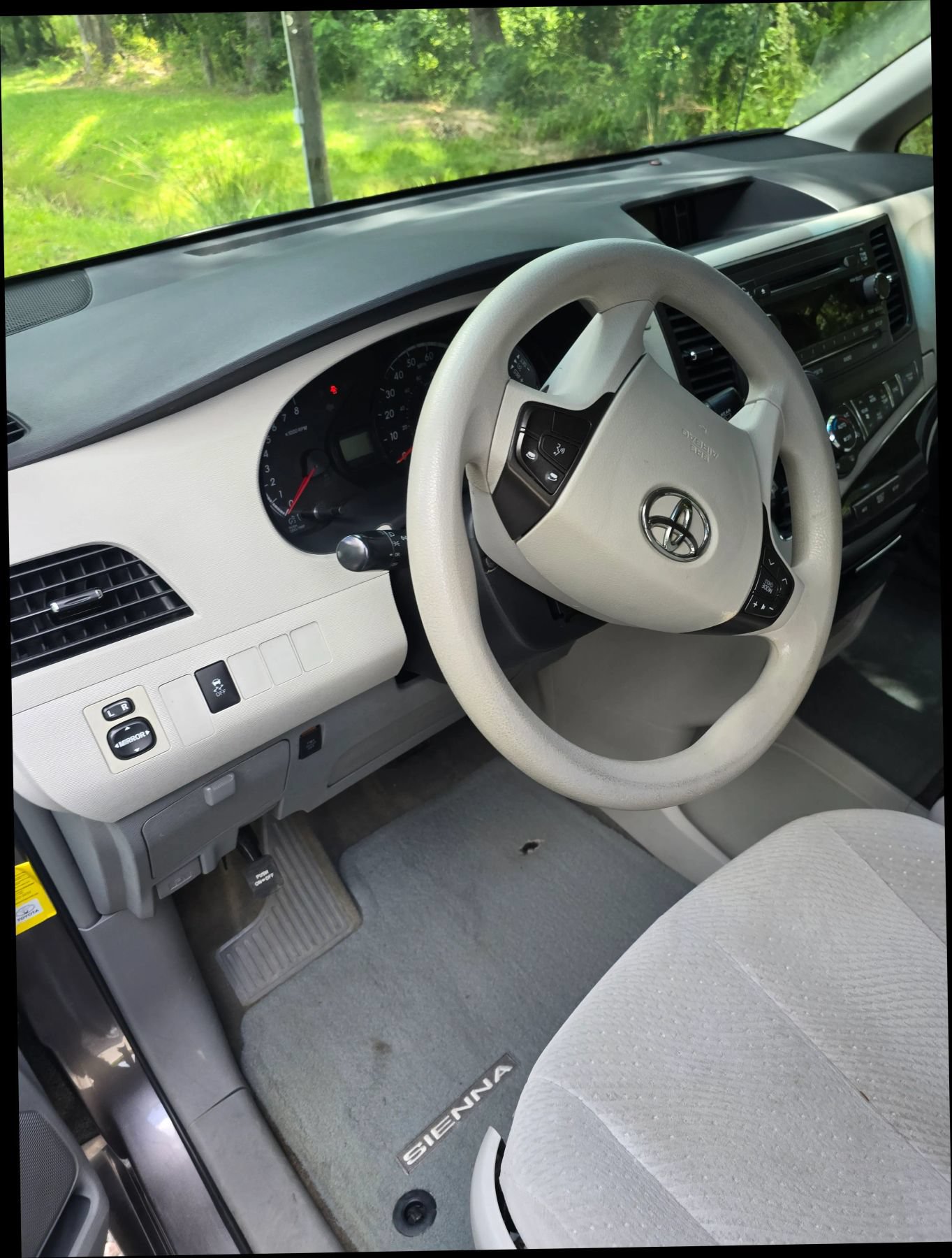 Used 2014 Toyota Sienna LE FWD image 16