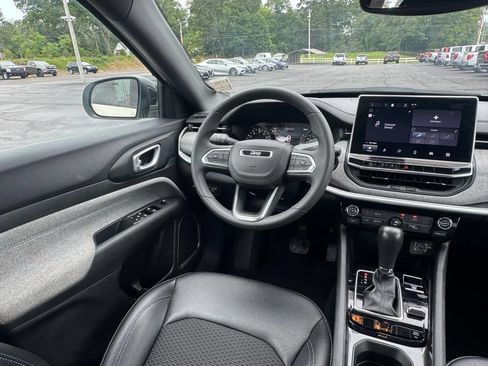 Used 2024 Jeep Compass Latitude AWD/4WD image 19