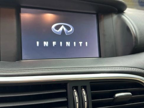 Used 2017 INFINITI QX30 Premium w/ Navigation Package image 19