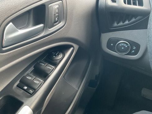 Used 2019 Ford Transit Connect XLT image 17