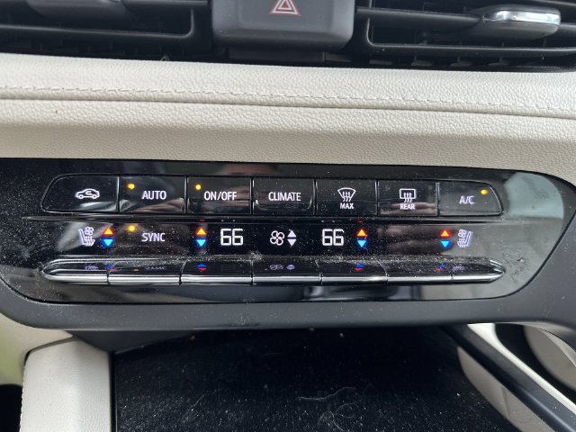 Used 2023 Buick Envision Avenir AWD/4WD image 20