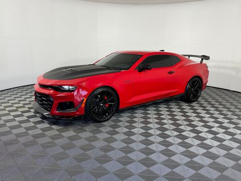 Used 2022 Chevrolet Camaro LT RWD image 1