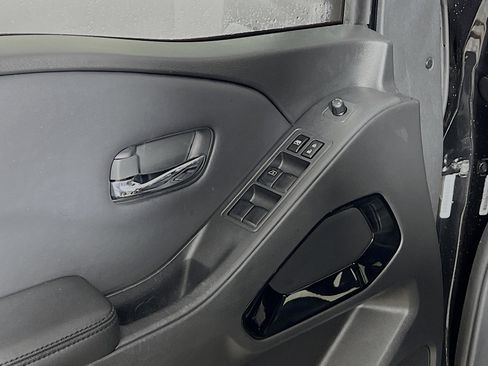 Used 2022 Nissan Frontier PRO-4X w/ Pro-4X Premium Package image 17