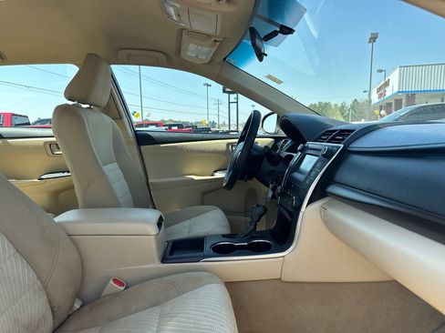 Used 2016 Toyota Camry LE image 14