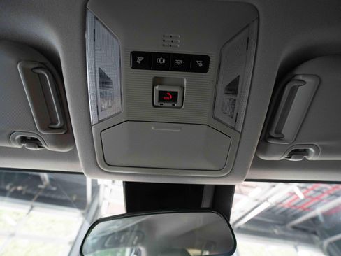 Used 2020 Toyota RAV4 XLE w/ Carpet Mat Package AWD/4WD image 18