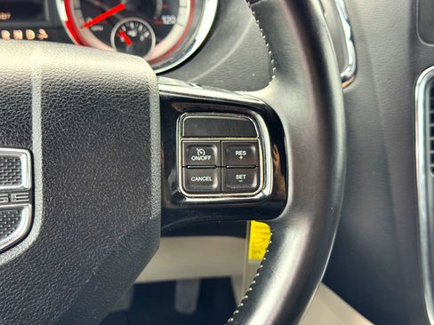 Used 2018 Dodge Grand Caravan SXT image 24