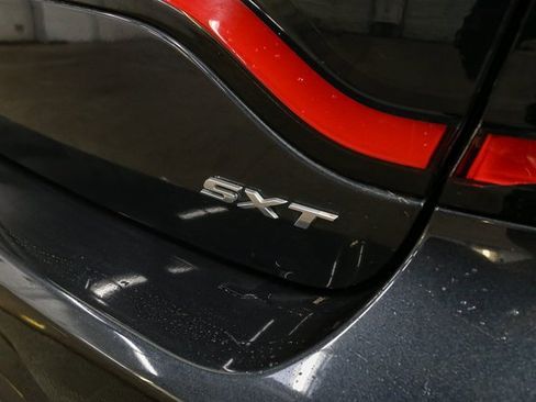 Used 2017 Dodge Charger SXT image 11