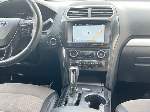 Used 2017 Ford Explorer XLT w/ Equipment Group 202A image 3