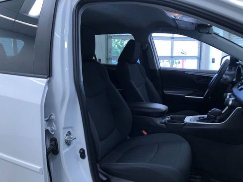 Used 2019 Toyota RAV4 LE w/ Carpet Mat Package AWD/4WD image 23