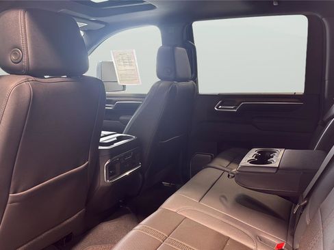 Used 2025 Chevrolet Silverado 3500 High Country w/ High Country Premium Package AWD/4WD image 19