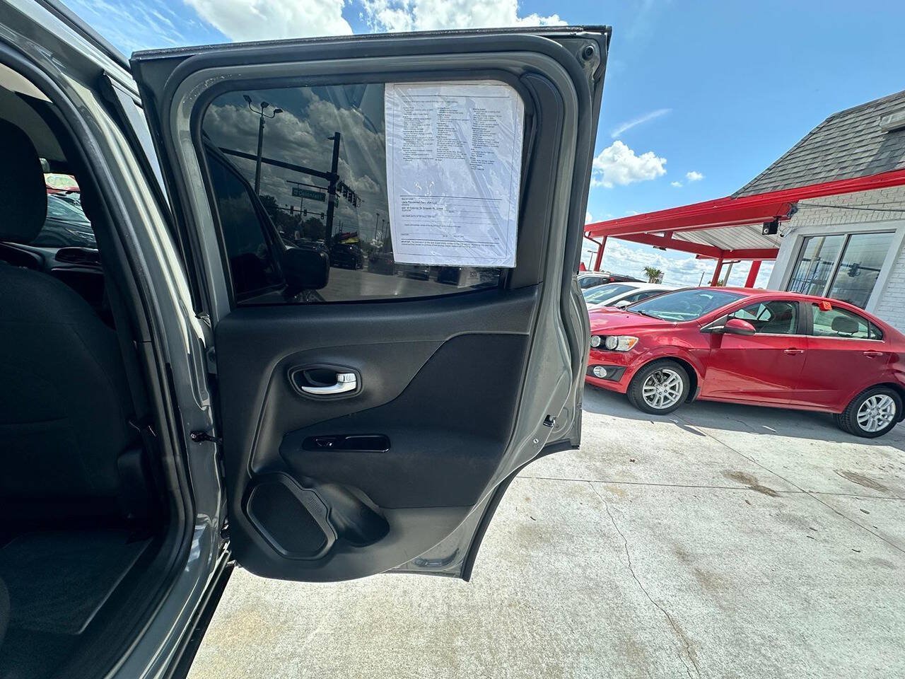 Used 2020 Jeep Renegade Latitude w/ Cold Weather Group AWD/4WD image 12