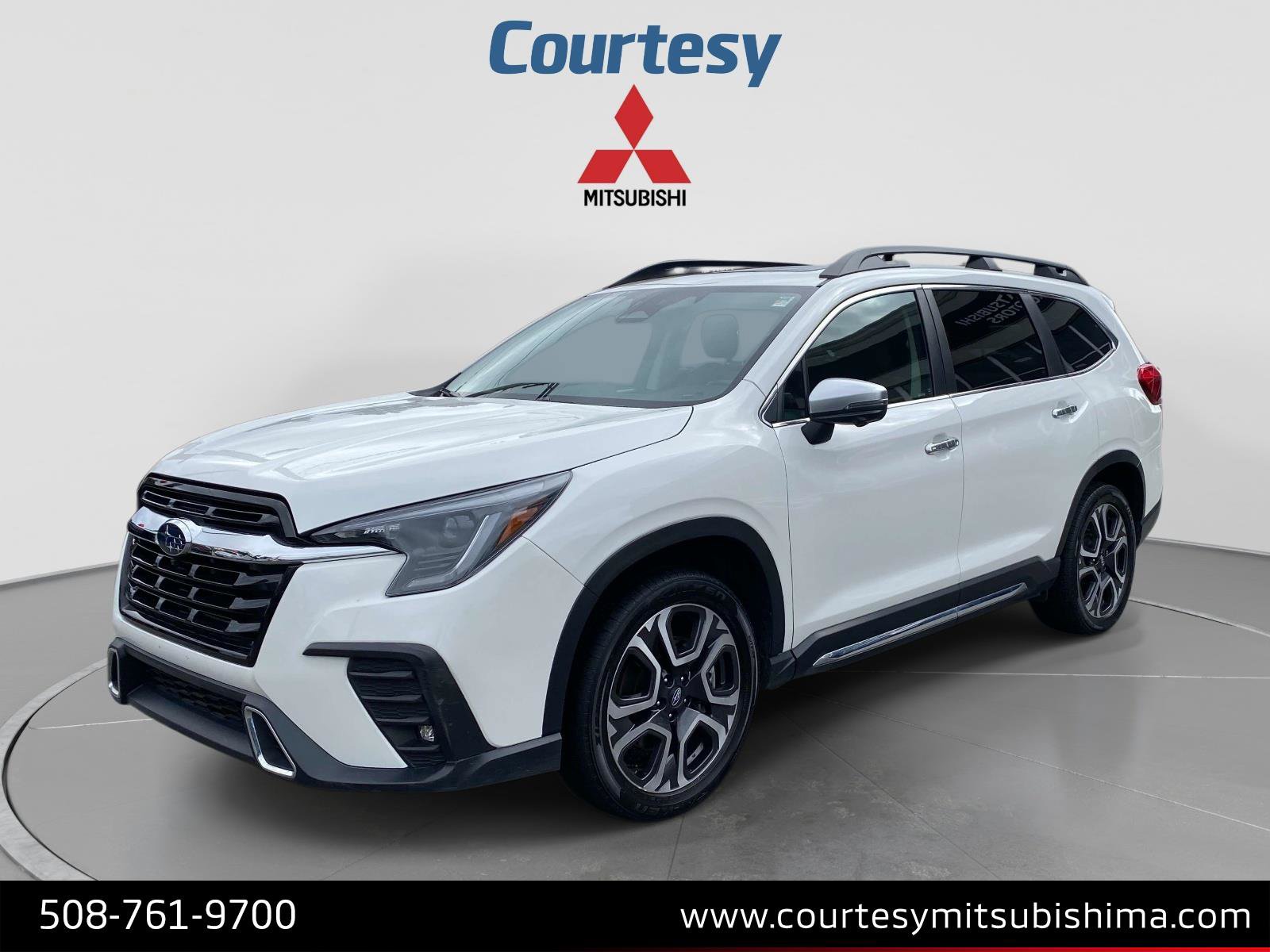 Used 2023 Subaru Ascent Touring AWD/4WD image 1