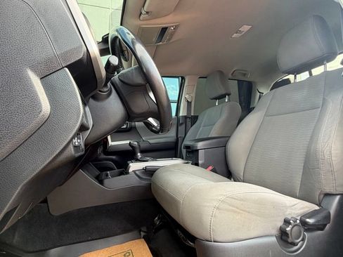 Used 2019 Toyota Tacoma SR5 RWD image 6