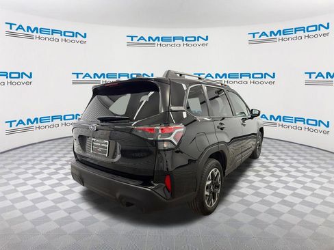 Used 2025 Subaru Forester Premium AWD/4WD image 5