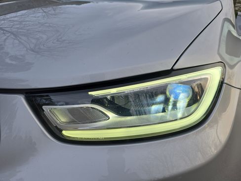 Used 2024 Chrysler Pacifica Touring-L image 29