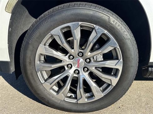 Used 2022 GMC Yukon XL Denali image 9