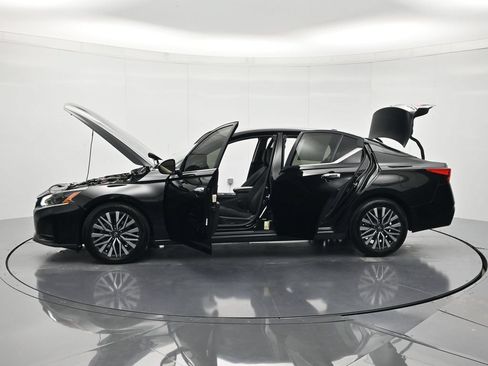 Used 2023 Nissan Altima 2.5 SV FWD image 46