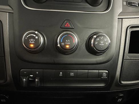 Used 2013 RAM 2500 Tradesman w/ Chrome Appearance Group AWD/4WD image 16