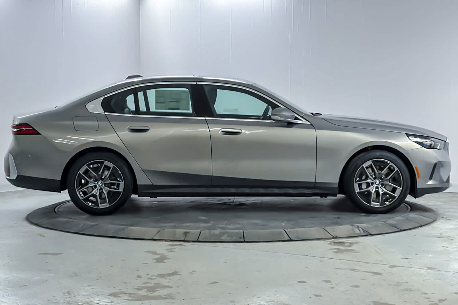 Used 2026 BMW 530i RWD image 8