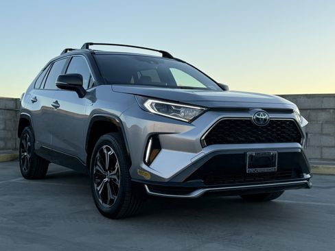 Used 2021 Toyota RAV4 XSE image 2