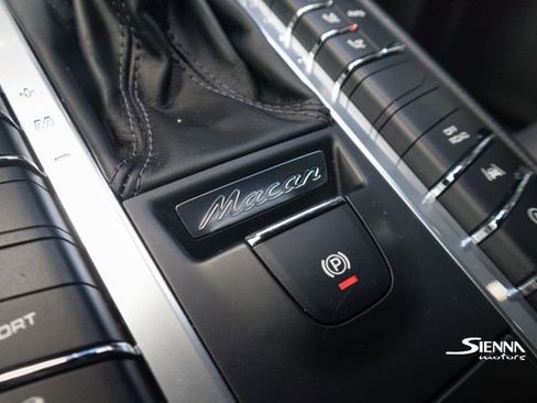 Used 2018 Porsche Macan image 37
