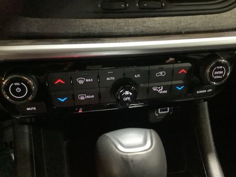 Used 2023 Jeep Compass Latitude w/ Convenience Group AWD/4WD image 28