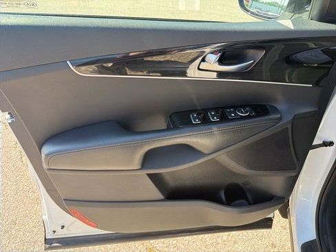 Used 2020 Kia Sorento FWD V6 image 11