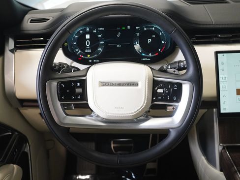 Used 2025 Land Rover Range Rover SE AWD/4WD image 15