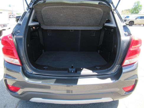 Used 2020 Chevrolet Trax LT FWD image 17