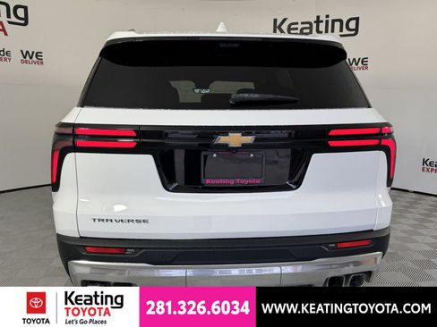 Used 2026 Chevrolet Traverse LT w/ Driver Confidence Package FWD image 6