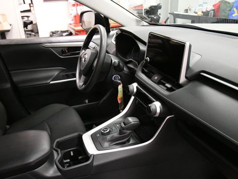 Used 2024 Toyota RAV4 LE AWD/4WD image 28
