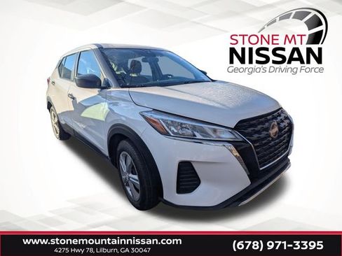 Used 2022 Nissan Kicks S image 1