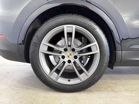 Certified 2024 Porsche Cayenne AWD/4WD image 16