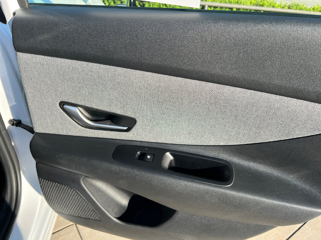 Used 2024 Hyundai Elantra Limited FWD image 9