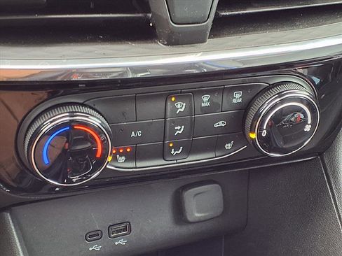 Used 2025 Buick Encore GX Sport Touring w/ Comfort Package image 7