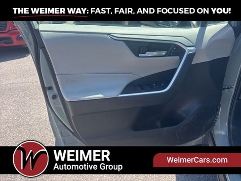 Used 2021 Toyota RAV4 XLE Premium AWD/4WD image 32