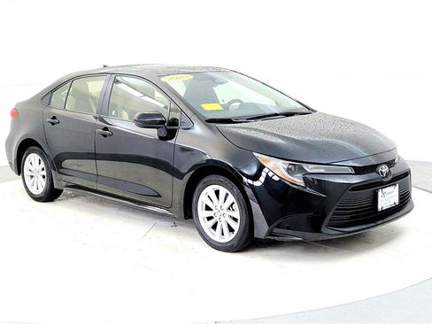 Used 2023 Toyota Corolla LE w/ LE Premium Package image 7