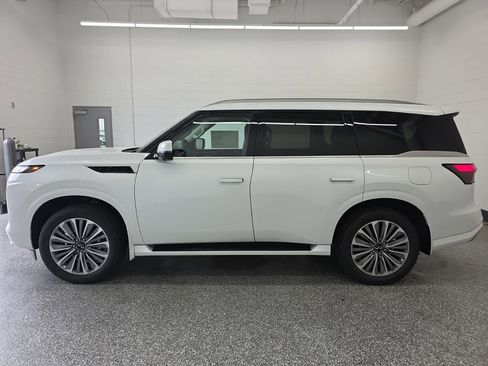 New 2026 INFINITI QX80 Luxe w/ Cargo Package RWD image 2