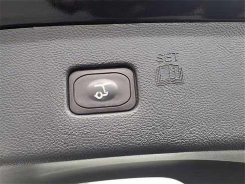 Used 2022 Ford Edge SEL w/ Convenience Package image 11