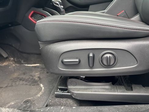 Used 2023 Chevrolet TrailBlazer RS w/ Convenience Package image 11