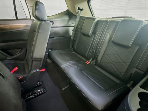 Used 2025 Volkswagen Atlas SE image 28