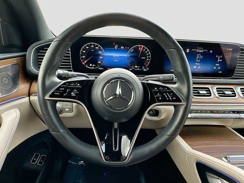 Used 2024 Mercedes-Benz GLE 450e 4MATIC image 11