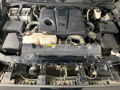Used 2022 Toyota Tundra SR5 AWD/4WD image 36