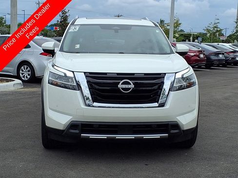 Used 2023 Nissan Pathfinder Platinum FWD image 2