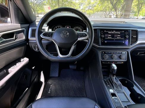 Used 2021 Volkswagen Atlas Cross Sport SE w/ Panoramic Sunroof Package FWD image 8