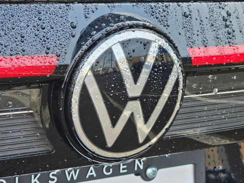 New 2025 Volkswagen Taos SE image 28