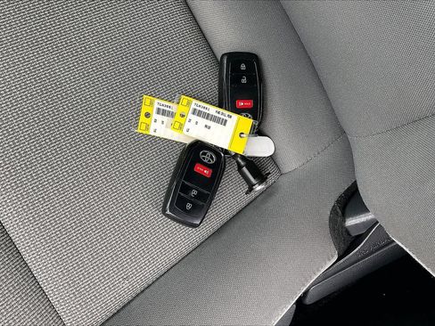 Used 2023 Toyota Prius LE FWD image 32